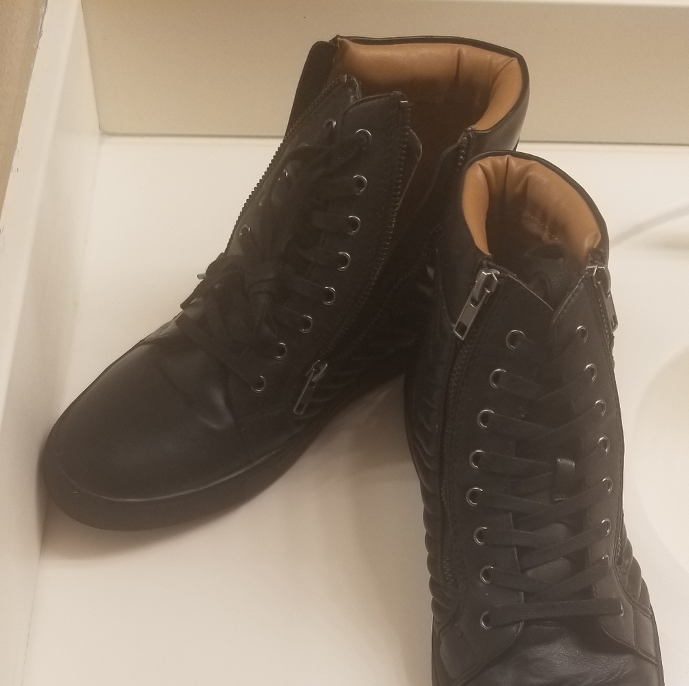 Steve Madden Tennis Shoe